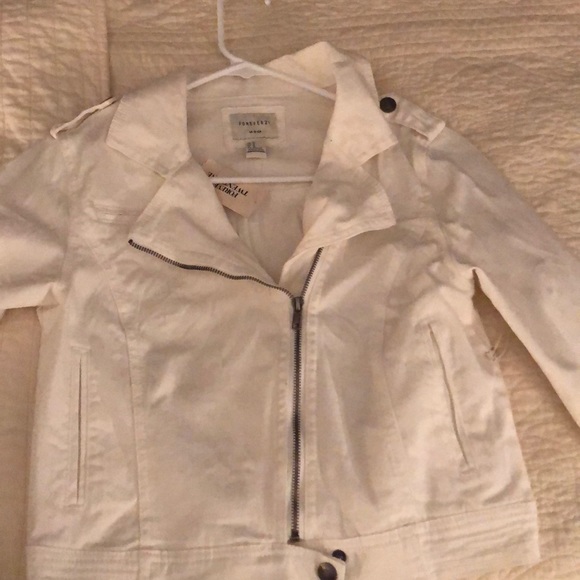 White jacket! - Picture 5 of 5